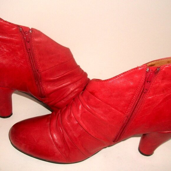 Vintage Miz Mooz Pleated RedLeather SIdeZip Heeled Booties - Picture 3 of 11